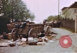 Standbild US Panzer Feuern in Gebäude Deutschland, 1945, aus Sekunde 17 historischem Filmmaterial Videoclip 65675076294