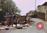 Standbild US Panzer Feuern in Gebäude Deutschland, 1945, aus Sekunde 18 historischem Filmmaterial Videoclip 65675076294