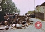 Standbild US Panzer Feuern in Gebäude Deutschland, 1945, aus Sekunde 19 historischem Filmmaterial Videoclip 65675076294