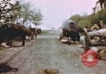 Standbild US Panzer Feuern in Gebäude Deutschland, 1945, aus Sekunde 25 historischem Filmmaterial Videoclip 65675076294