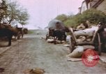 Standbild US Panzer Feuern in Gebäude Deutschland, 1945, aus Sekunde 26 historischem Filmmaterial Videoclip 65675076294