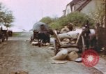 Standbild US Panzer Feuern in Gebäude Deutschland, 1945, aus Sekunde 27 historischem Filmmaterial Videoclip 65675076294