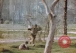 Standbild US Panzer Feuern in Gebäude Deutschland, 1945, aus Sekunde 39 historischem Filmmaterial Videoclip 65675076294