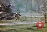 Standbild US Panzer Feuern in Gebäude Deutschland, 1945, aus Sekunde 52 historischem Filmmaterial Videoclip 65675076294
