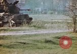 Standbild US Panzer Feuern in Gebäude Deutschland, 1945, aus Sekunde 58 historischem Filmmaterial Videoclip 65675076294