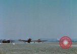 Standbild United States P-47 Thunderbolt Flugzeuge der 506th Fighter Squadron Keltz Deutschland, 1945, aus Sekunde 14 historischem Filmmaterial Videoclip 65675076297