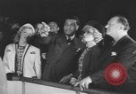 Standbild Stone statue von Adam Blackpool England, 1939, aus Sekunde 4 historischem Filmmaterial Videoclip 65675076324