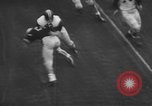 Image College football contre l'Armée de Colgate West Point New York USA, 1957, de la seconde 26 séquences d'archives historiques vidéo 65675076341