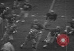 Standbild Fußballspiel South Bend Indiana USA, 1957, aus Sekunde 9 historischem Filmmaterial Videoclip 65675076343