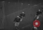 Standbild Fußballspiel South Bend Indiana USA, 1957, aus Sekunde 23 historischem Filmmaterial Videoclip 65675076343