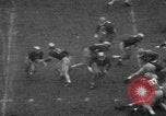 Standbild Fußballspiel South Bend Indiana USA, 1957, aus Sekunde 40 historischem Filmmaterial Videoclip 65675076343