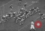 Standbild Fußballspiel South Bend Indiana USA, 1957, aus Sekunde 47 historischem Filmmaterial Videoclip 65675076343