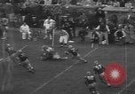 Standbild Fußballspiel South Bend Indiana USA, 1957, aus Sekunde 52 historischem Filmmaterial Videoclip 65675076343