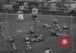 Standbild Fußballspiel South Bend Indiana USA, 1957, aus Sekunde 55 historischem Filmmaterial Videoclip 65675076343