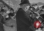 Image des civils allemands Garmisch-Partenkirchen Allemagne, 1936, de la seconde 28 séquences d'archives historiques vidéo 65675076353