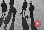 Image ice match de curling Garmisch-Partenkirchen Allemagne, 1936, de la seconde 6 séquences d'archives historiques vidéo 65675076356