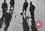Image ice match de curling Garmisch-Partenkirchen Allemagne, 1936, de la seconde 10 séquences d'archives historiques vidéo 65675076356