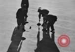 Image ice match de curling Garmisch-Partenkirchen Allemagne, 1936, de la seconde 12 séquences d'archives historiques vidéo 65675076356