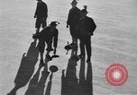 Image ice match de curling Garmisch-Partenkirchen Allemagne, 1936, de la seconde 15 séquences d'archives historiques vidéo 65675076356