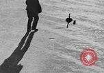 Image ice match de curling Garmisch-Partenkirchen Allemagne, 1936, de la seconde 18 séquences d'archives historiques vidéo 65675076356