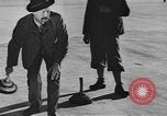 Image ice match de curling Garmisch-Partenkirchen Allemagne, 1936, de la seconde 20 séquences d'archives historiques vidéo 65675076356