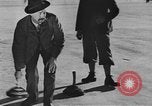 Image ice match de curling Garmisch-Partenkirchen Allemagne, 1936, de la seconde 21 séquences d'archives historiques vidéo 65675076356