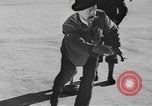 Image ice match de curling Garmisch-Partenkirchen Allemagne, 1936, de la seconde 24 séquences d'archives historiques vidéo 65675076356