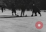 Image ice match de curling Garmisch-Partenkirchen Allemagne, 1936, de la seconde 30 séquences d'archives historiques vidéo 65675076356