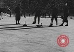 Image ice match de curling Garmisch-Partenkirchen Allemagne, 1936, de la seconde 32 séquences d'archives historiques vidéo 65675076356