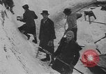 Standbild Bobfahren Garmisch-Partenkirchen Deutschland, 1936, aus Sekunde 52 historischem Filmmaterial Videoclip 65675076359