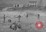 Standbild USA Ingenieure Vergato Italien, 1945, aus Sekunde 8 historischem Filmmaterial Videoclip 65675076368