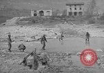 Standbild USA Ingenieure Vergato Italien, 1945, aus Sekunde 13 historischem Filmmaterial Videoclip 65675076368