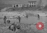 Standbild USA Ingenieure Vergato Italien, 1945, aus Sekunde 16 historischem Filmmaterial Videoclip 65675076368