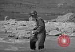 Standbild USA Ingenieure Vergato Italien, 1945, aus Sekunde 48 historischem Filmmaterial Videoclip 65675076368