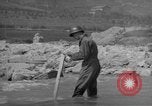 Standbild USA Ingenieure Vergato Italien, 1945, aus Sekunde 58 historischem Filmmaterial Videoclip 65675076368