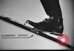 Standbild Skifahren United States USA, 1941, aus Sekunde 55 historischem Filmmaterial Videoclip 65675076384