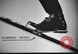 Standbild Skifahren United States USA, 1941, aus Sekunde 56 historischem Filmmaterial Videoclip 65675076384