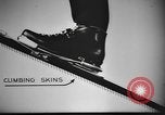 Standbild Skifahren United States USA, 1941, aus Sekunde 61 historischem Filmmaterial Videoclip 65675076384