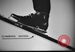Standbild Skifahren United States USA, 1941, aus Sekunde 62 historischem Filmmaterial Videoclip 65675076384