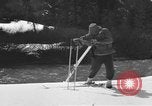 Immagine di Sci United States USA, 1942, secondo 25 filmato di repertorio 65675076399