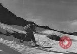 Immagine di Sci United States USA, 1942, secondo 14 filmato di repertorio 65675076400