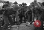 Standbild USA Soldaten Italien, 1945, aus Sekunde 11 historischem Filmmaterial Videoclip 65675076403