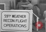 Standbild 59 Wetter Aufklärungsflug Bermuda, 1955, aus Sekunde 19 historischem Filmmaterial Videoclip 65675076431