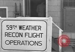 Standbild 59 Wetter Aufklärungsflug Bermuda, 1955, aus Sekunde 27 historischem Filmmaterial Videoclip 65675076431