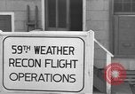 Standbild 59 Wetter Aufklärungsflug Bermuda, 1955, aus Sekunde 28 historischem Filmmaterial Videoclip 65675076431