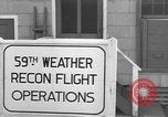 Standbild 59 Wetter Aufklärungsflug Bermuda, 1955, aus Sekunde 29 historischem Filmmaterial Videoclip 65675076431