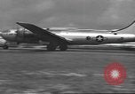 Standbild WB-50D Wetter Service Flugzeuge Schwanz Nummer 50-4040 Bermuda, 1955, aus Sekunde 19 historischem Filmmaterial Videoclip 65675076432