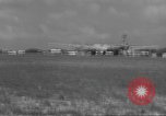 Standbild WB-50D Wetter Service Flugzeuge Schwanz Nummer 50-4040 Bermuda, 1955, aus Sekunde 22 historischem Filmmaterial Videoclip 65675076432