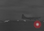 Immagine di WB-50 aeromobili in fase di decollo Bermuda, 1955, secondo 11 filmato di repertorio 65675076441