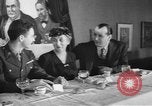 Standbild Yank Magazin Personal United States USA, 1944, aus Sekunde 33 historischem Filmmaterial Videoclip 65675076459